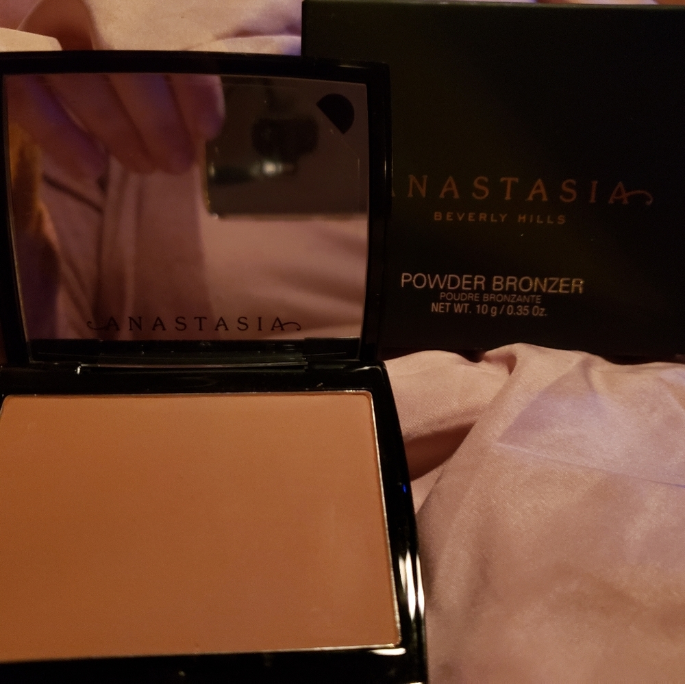 ANISTASIA Bronzer